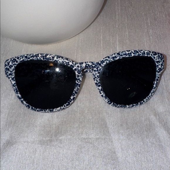 Tory Burch Sunglasses - Picture 4 of 4
